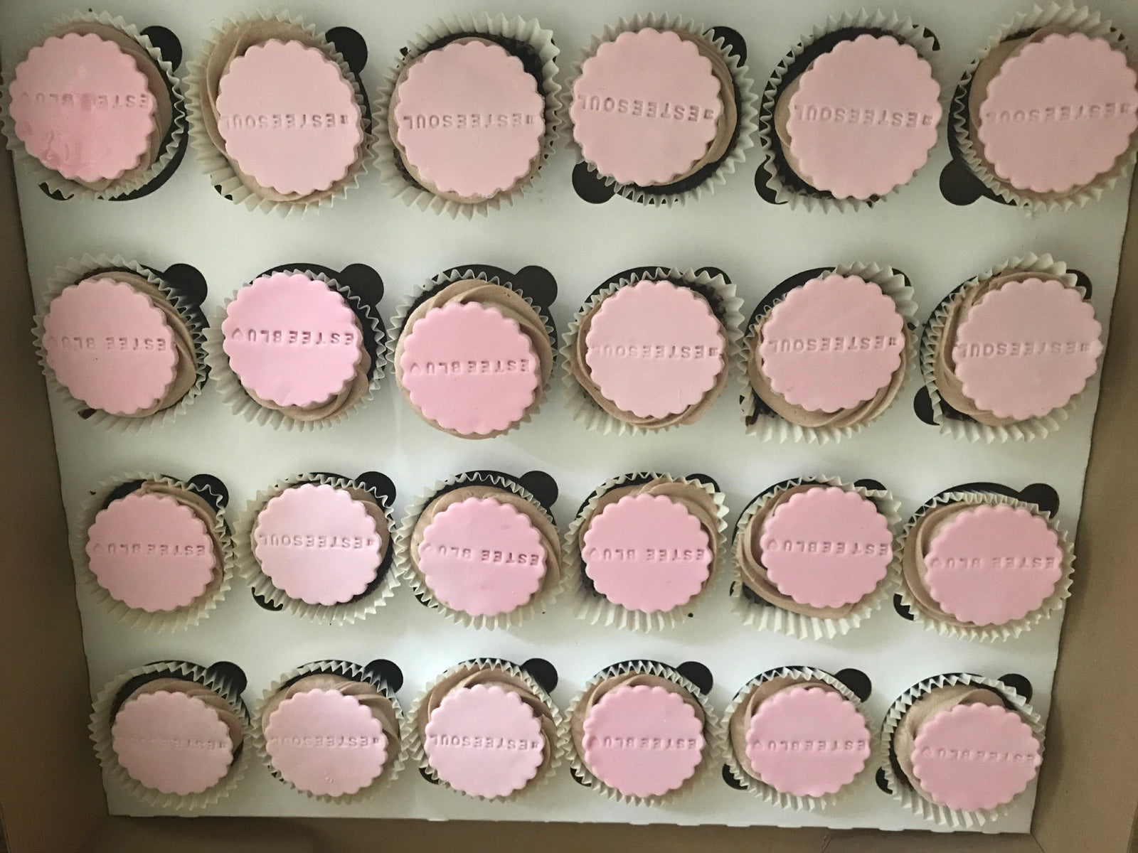 Sweet gift box and cupcake order inspiration