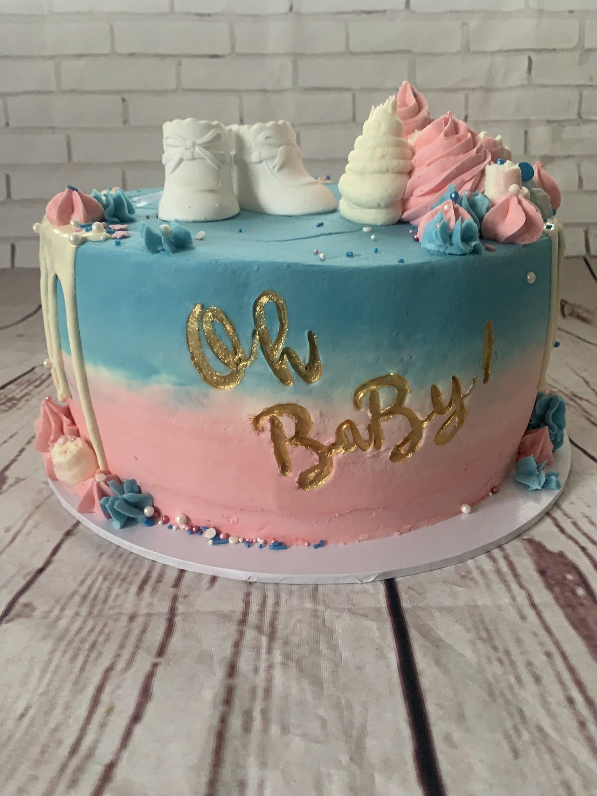 Decorated cupcake box by Dimple Boy Cupcakes