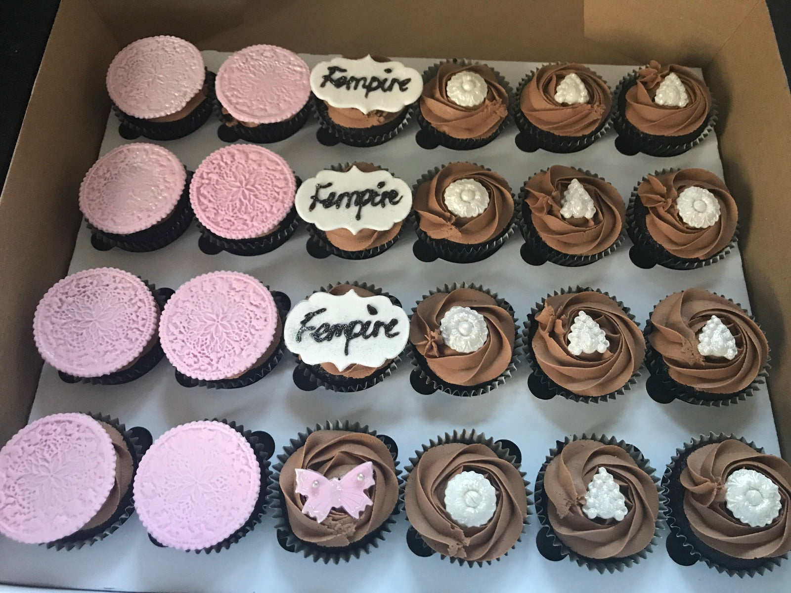 Sweet gift box and cupcake order inspiration