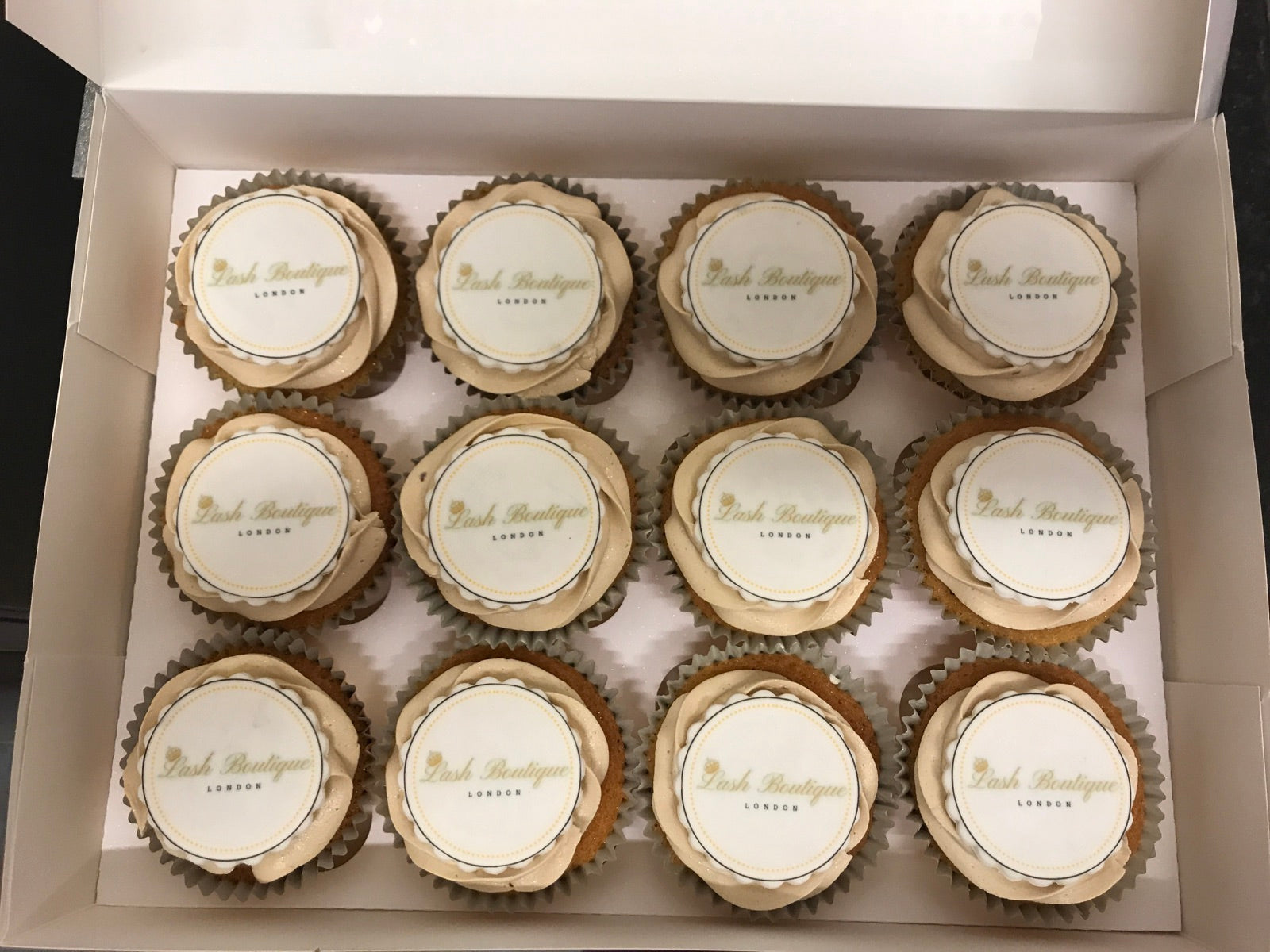 Sweet gift box and cupcake order inspiration