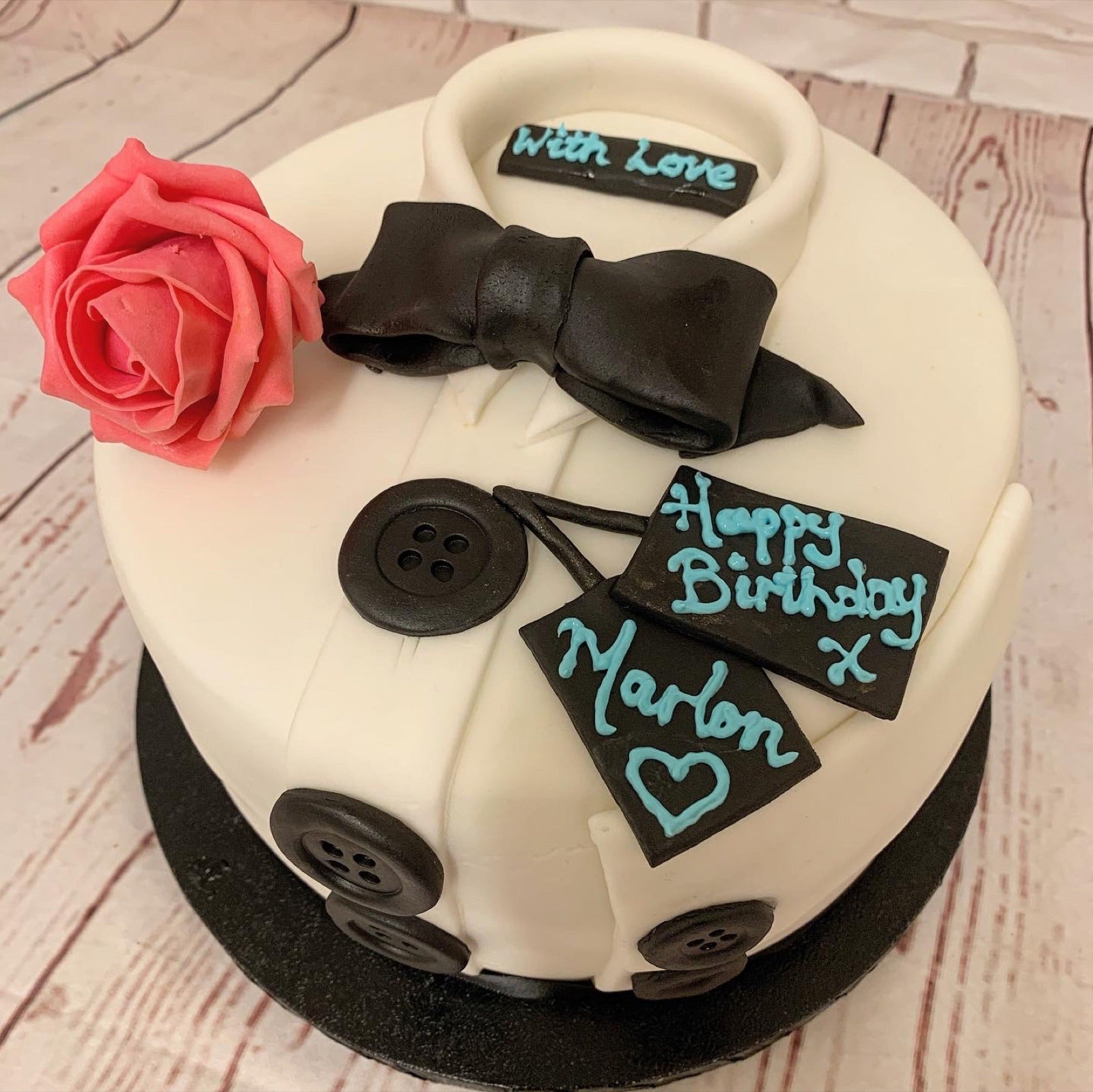 Sweet gift box and cupcake order inspiration