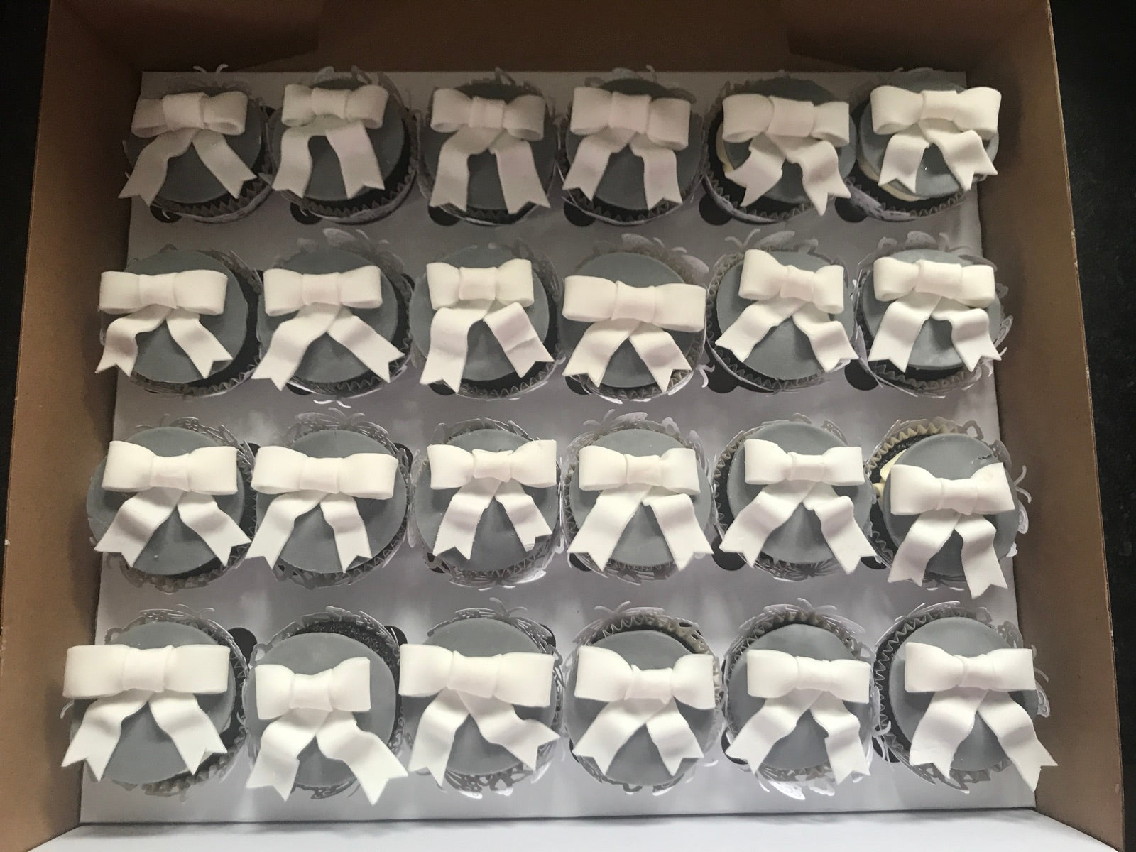 Sweet gift box and cupcake order inspiration