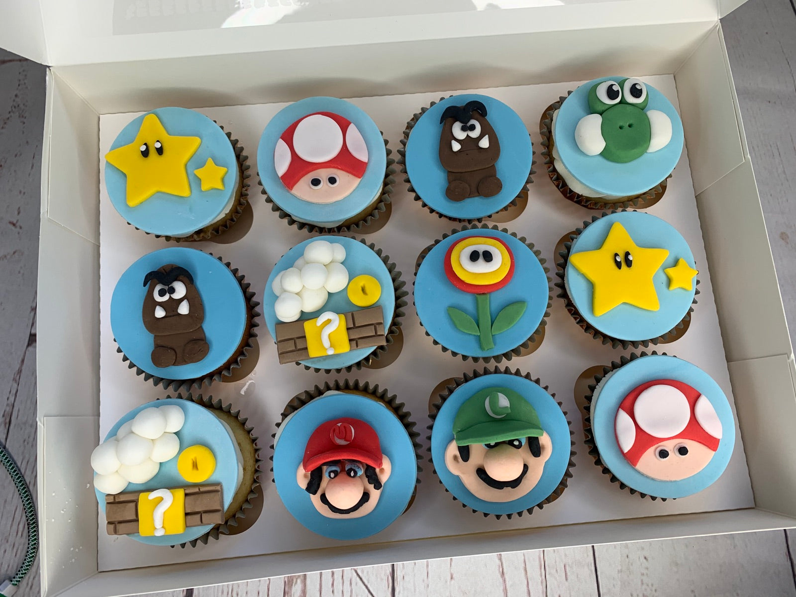 Character birthday cupcake box