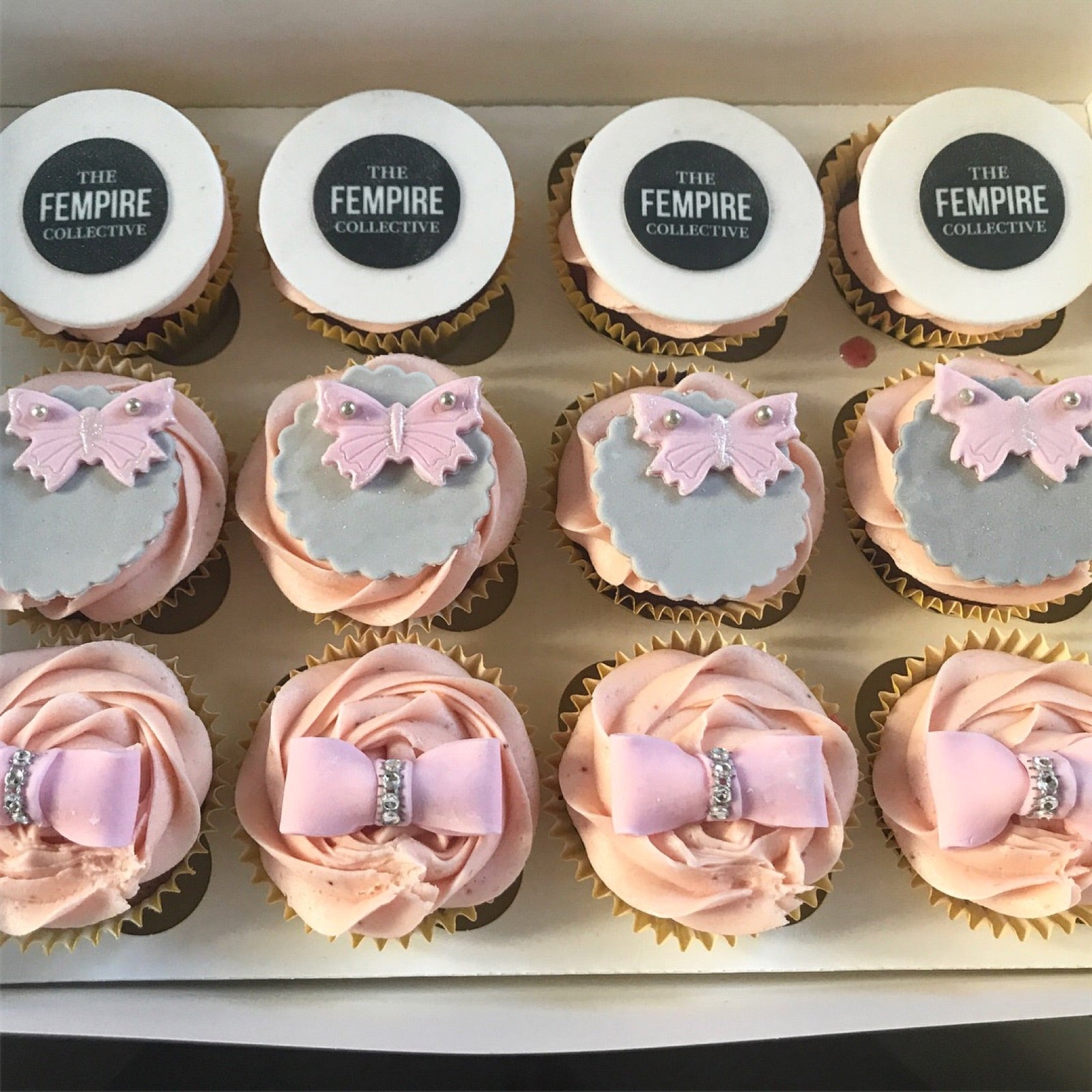 Sweet gift box and cupcake order inspiration