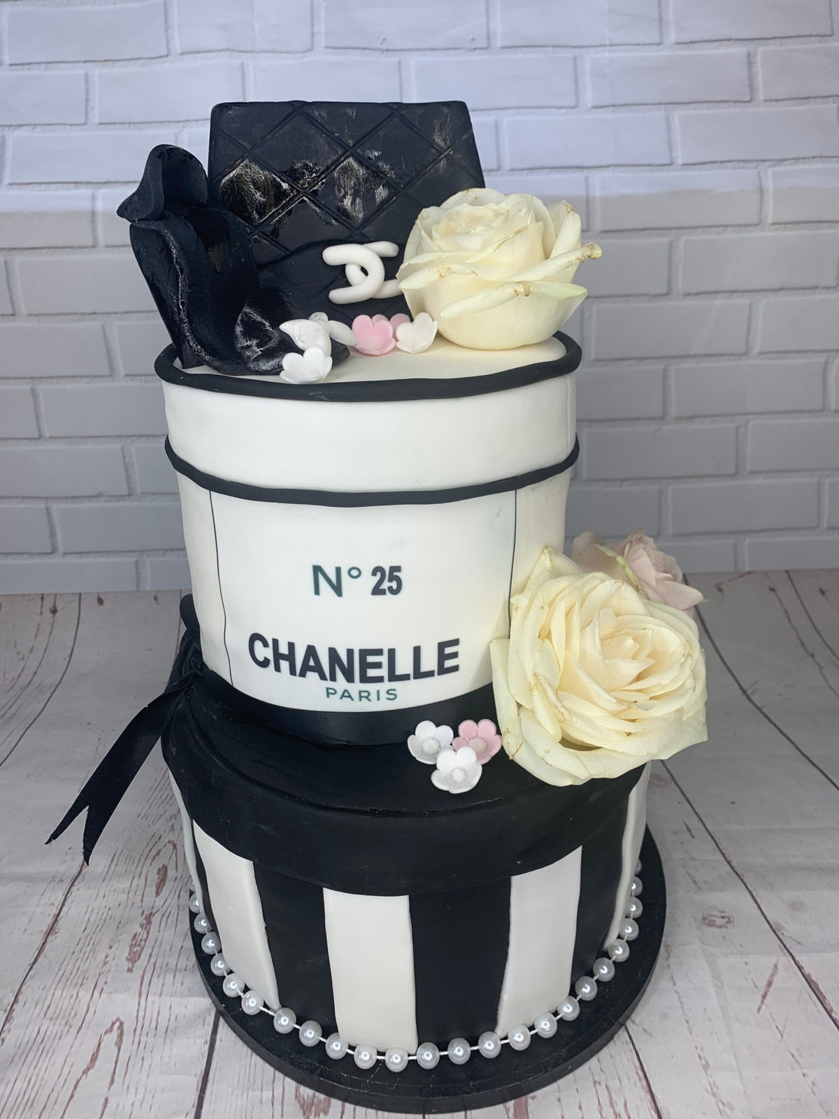 Decorated cupcake box by Dimple Boy Cupcakes