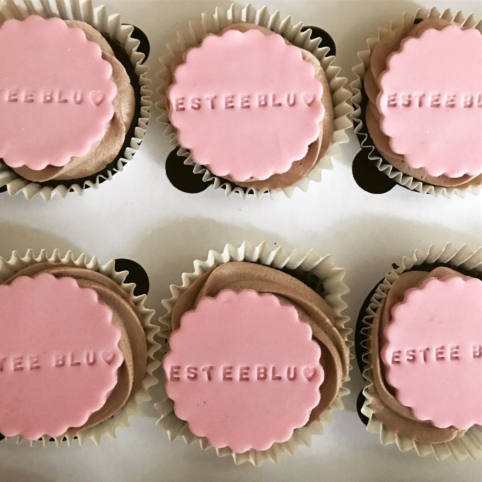 Sweet gift box and cupcake order inspiration