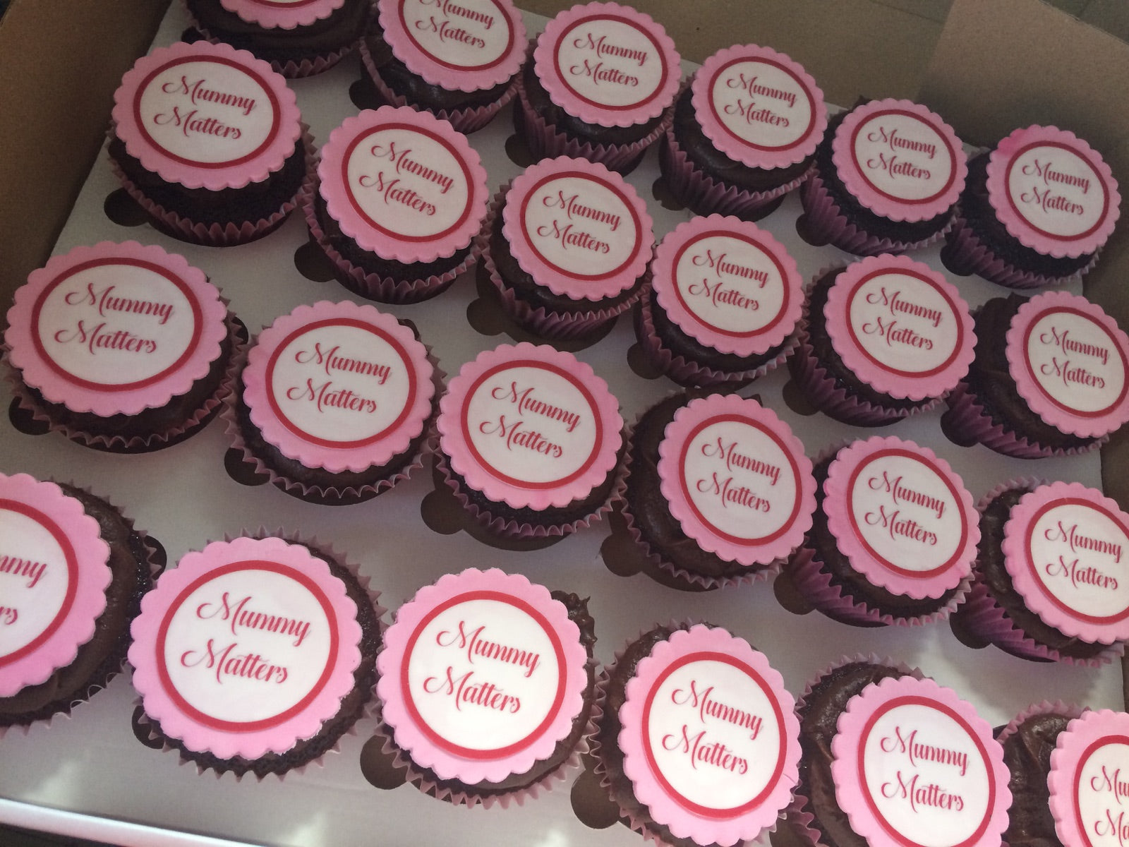 Sweet gift box and cupcake order inspiration