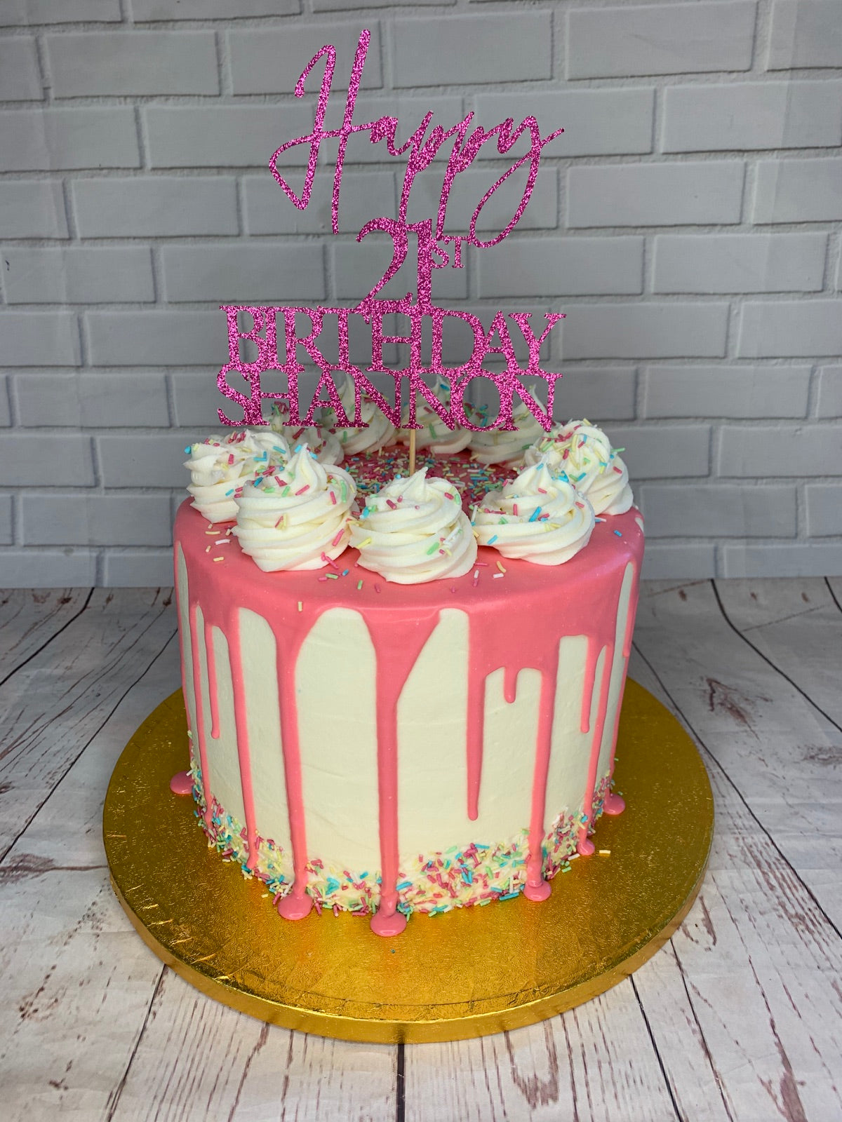 Sweet gift box and cupcake order inspiration