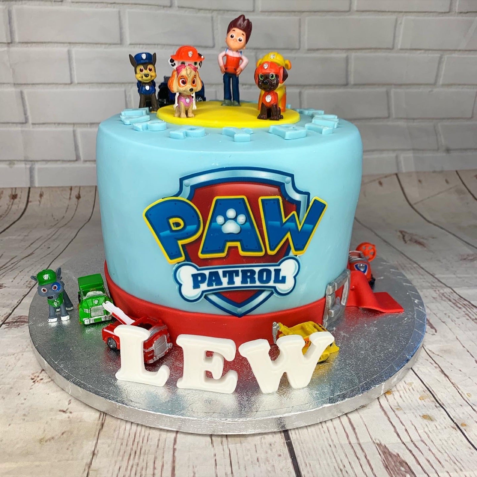 Handmade London cake design by Dimple Boy Cupcakes