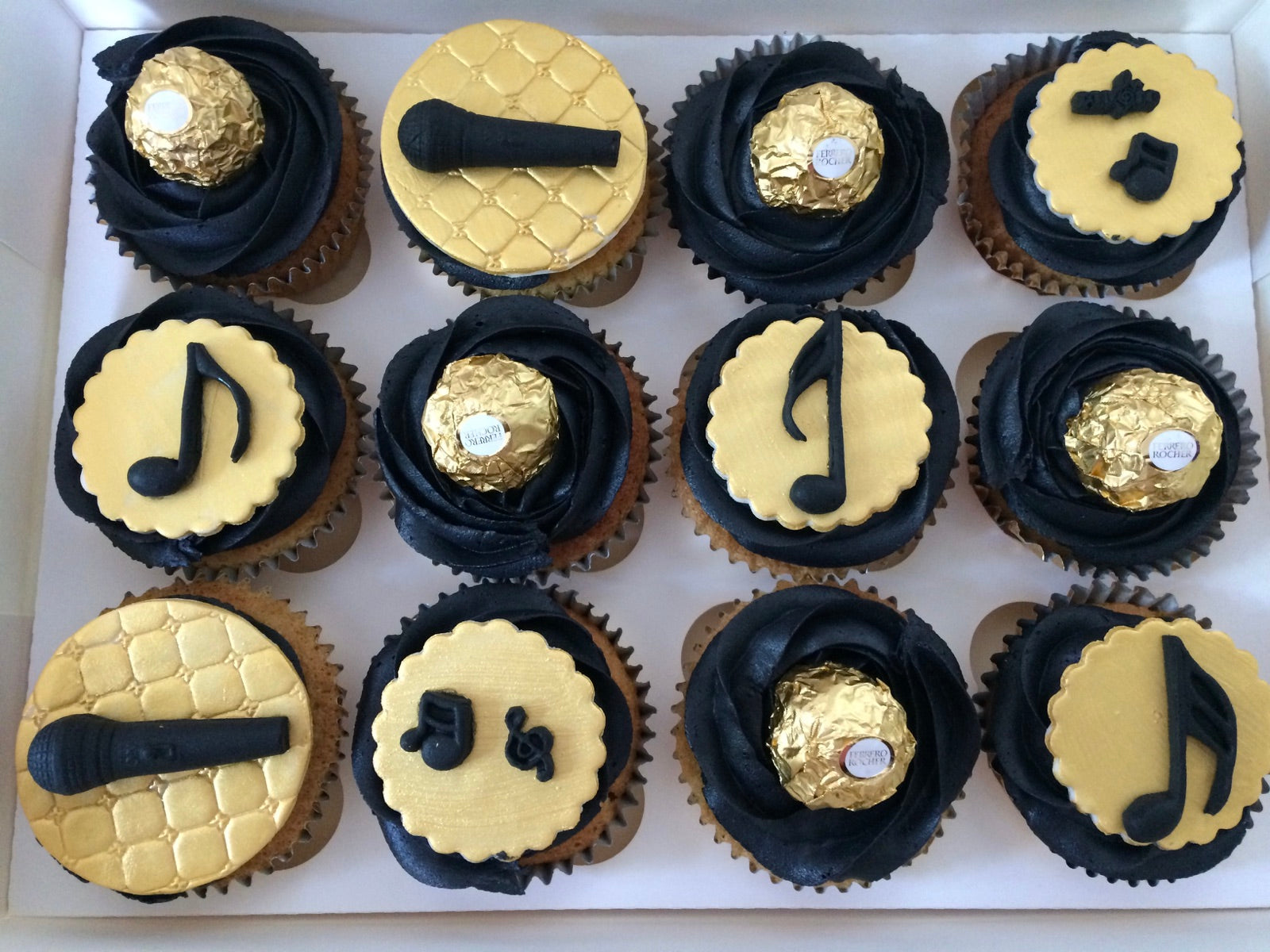 Sweet gift box and cupcake order inspiration
