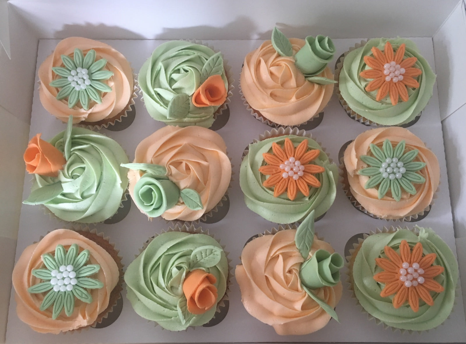Sweet gift box and cupcake order inspiration