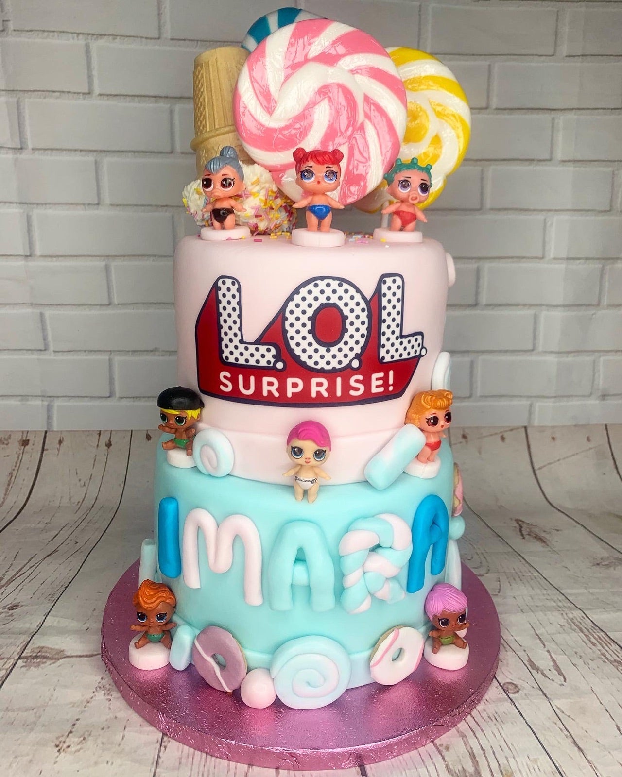 Decorated cupcake box by Dimple Boy Cupcakes