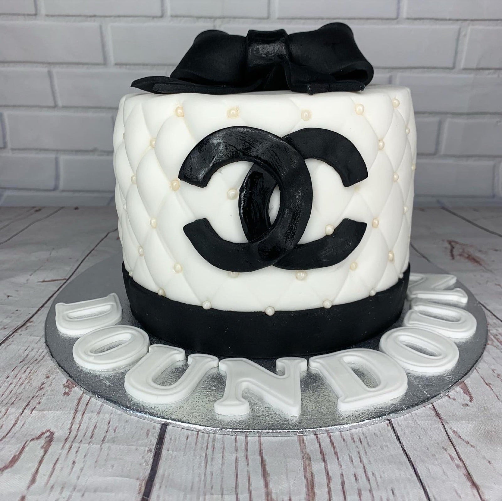 Handmade London cake design by Dimple Boy Cupcakes