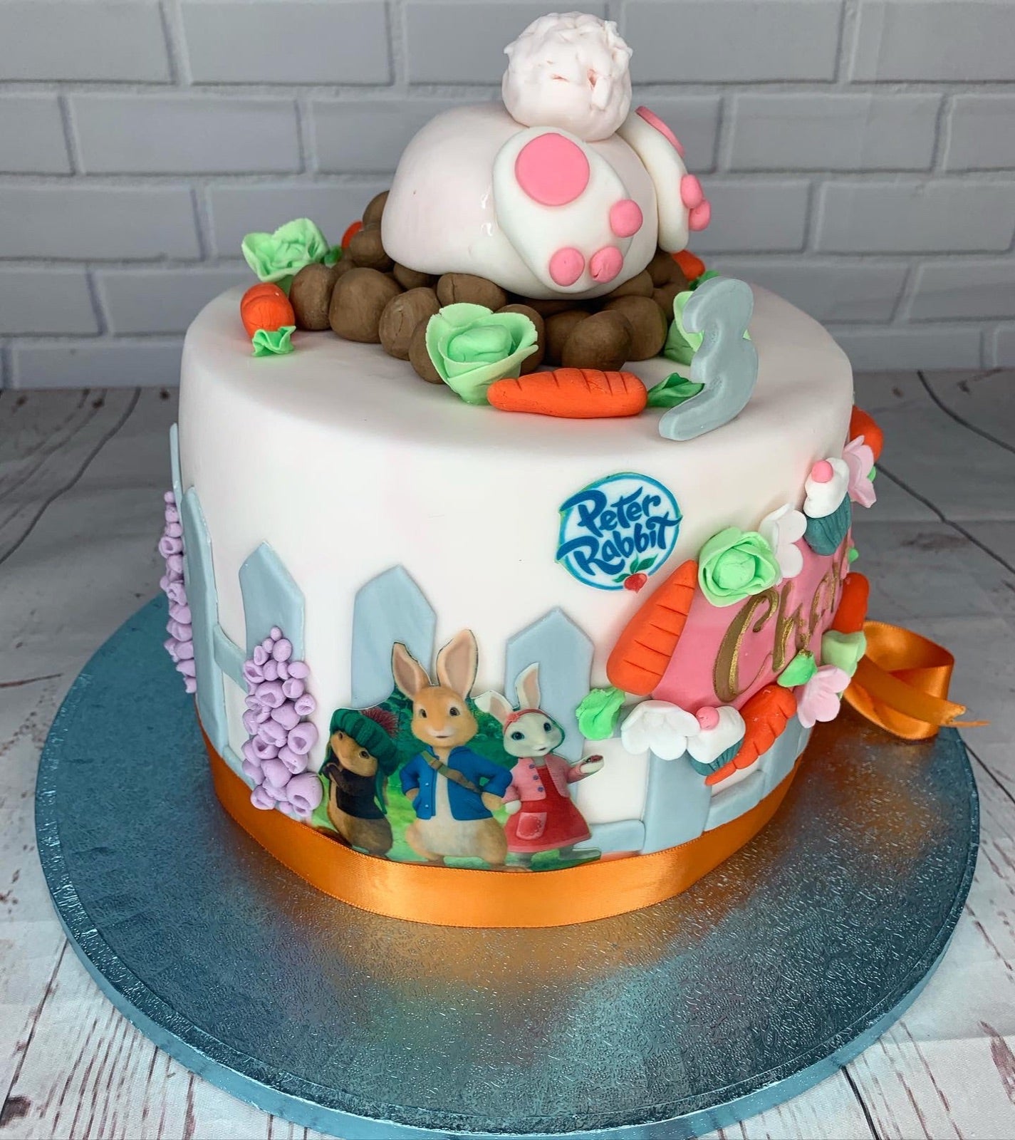 Sweet gift box and cupcake order inspiration
