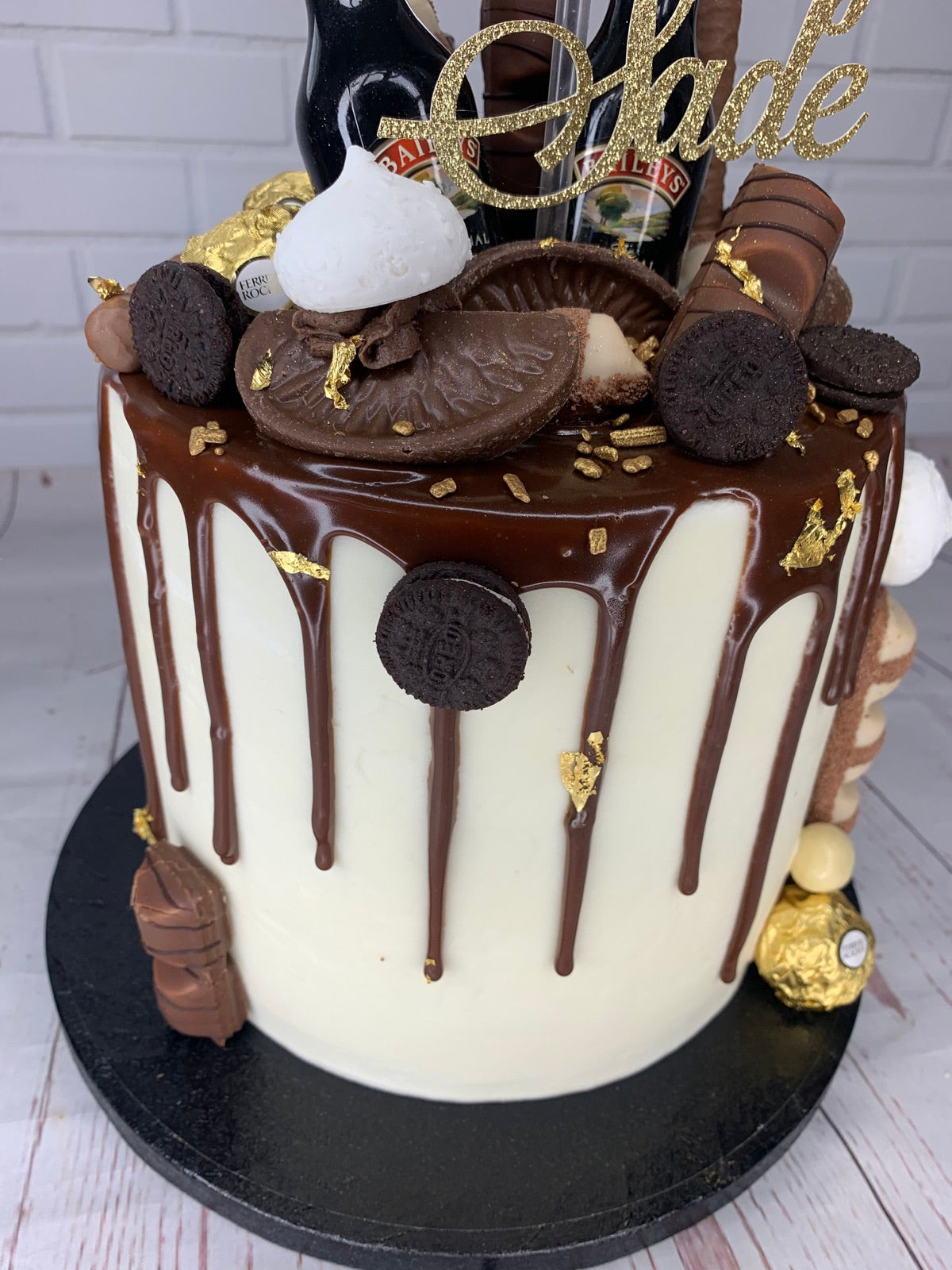 Sweet gift box and cupcake order inspiration