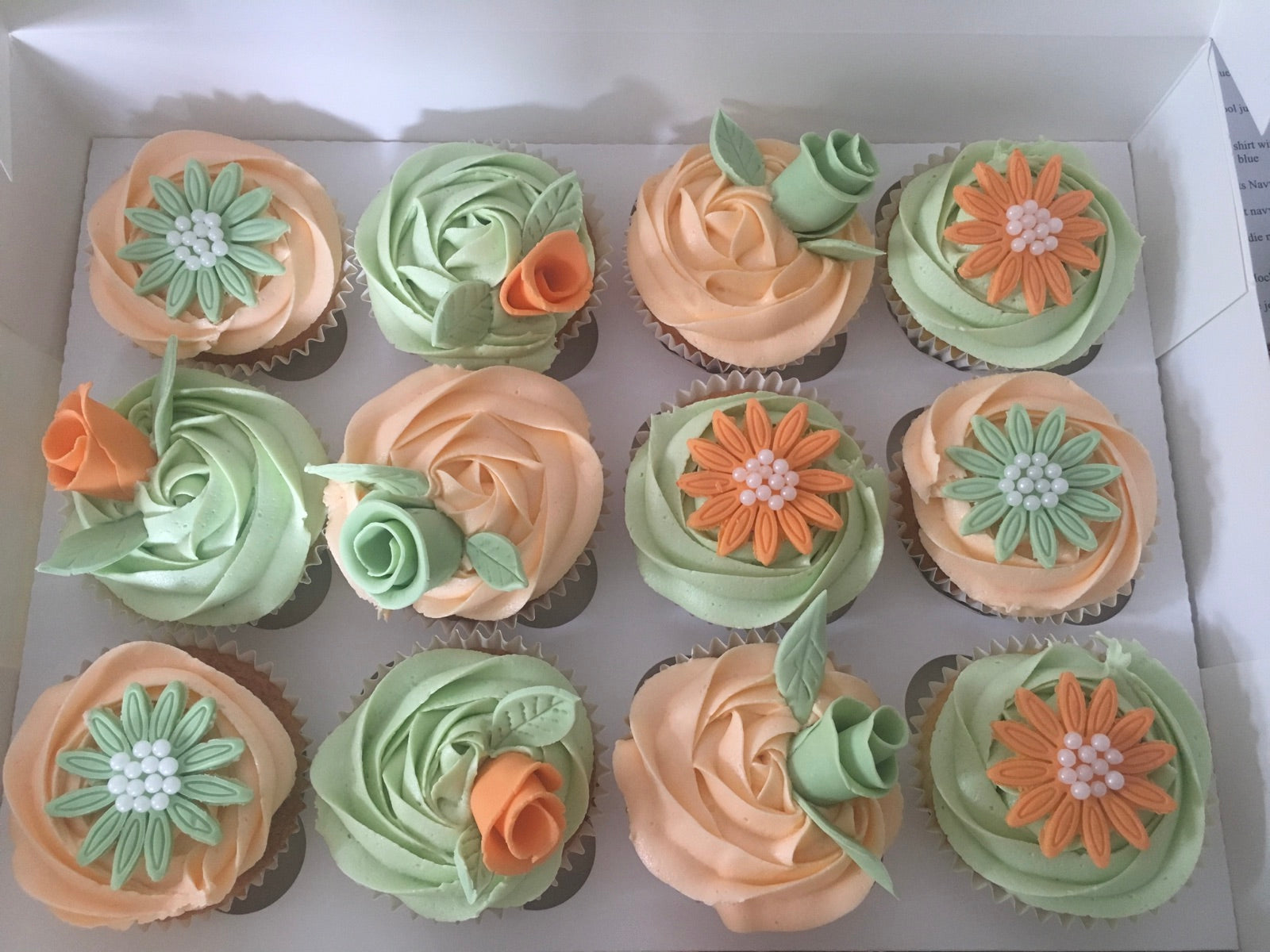 Sweet gift box and cupcake order inspiration