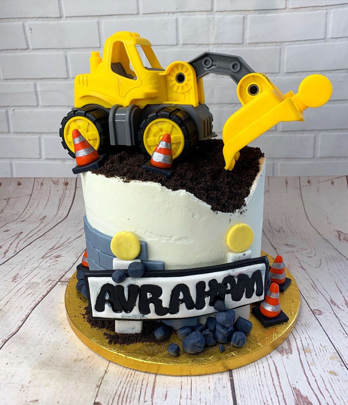 Handmade London cake design by Dimple Boy Cupcakes