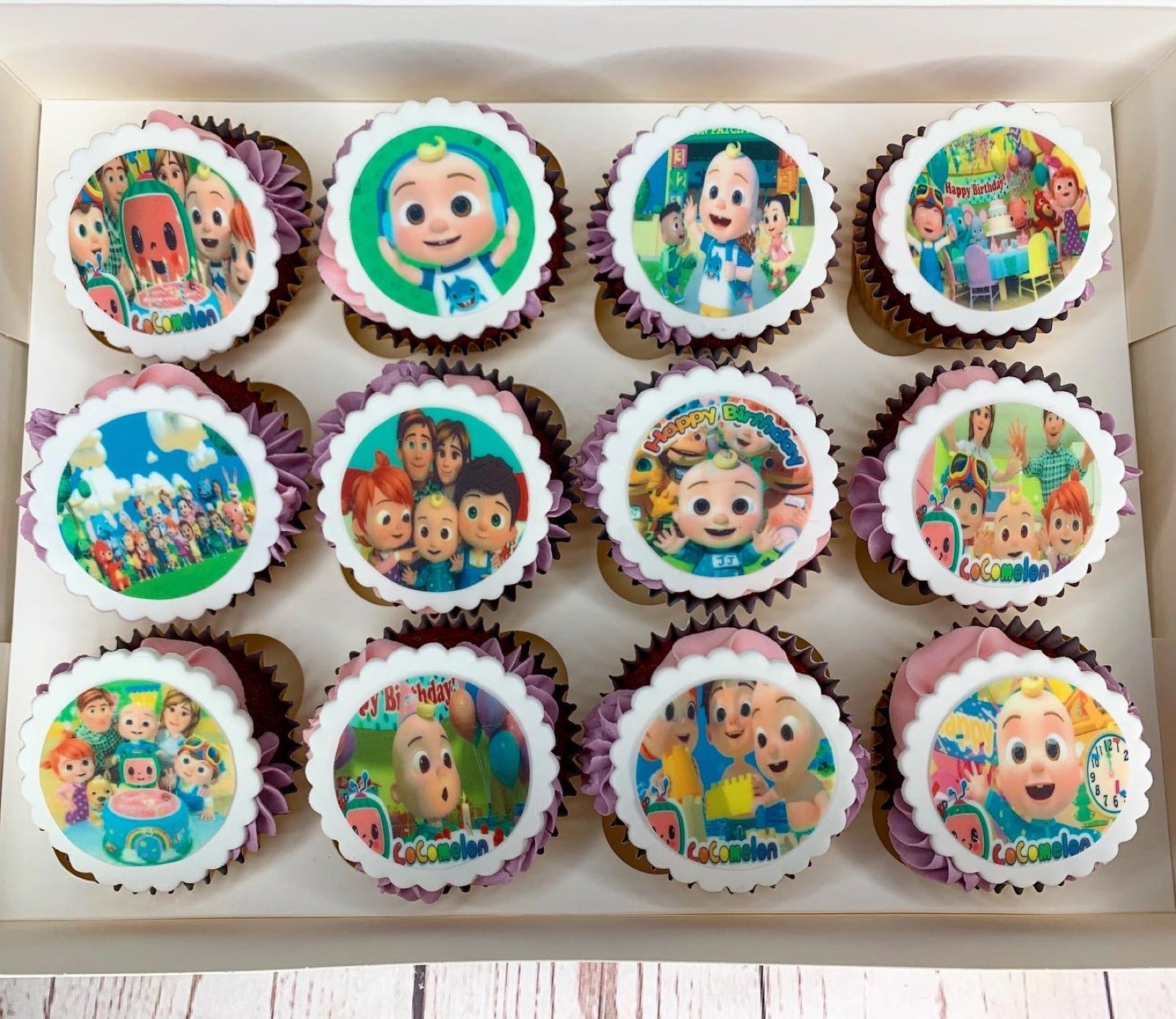 Sweet gift box and cupcake order inspiration