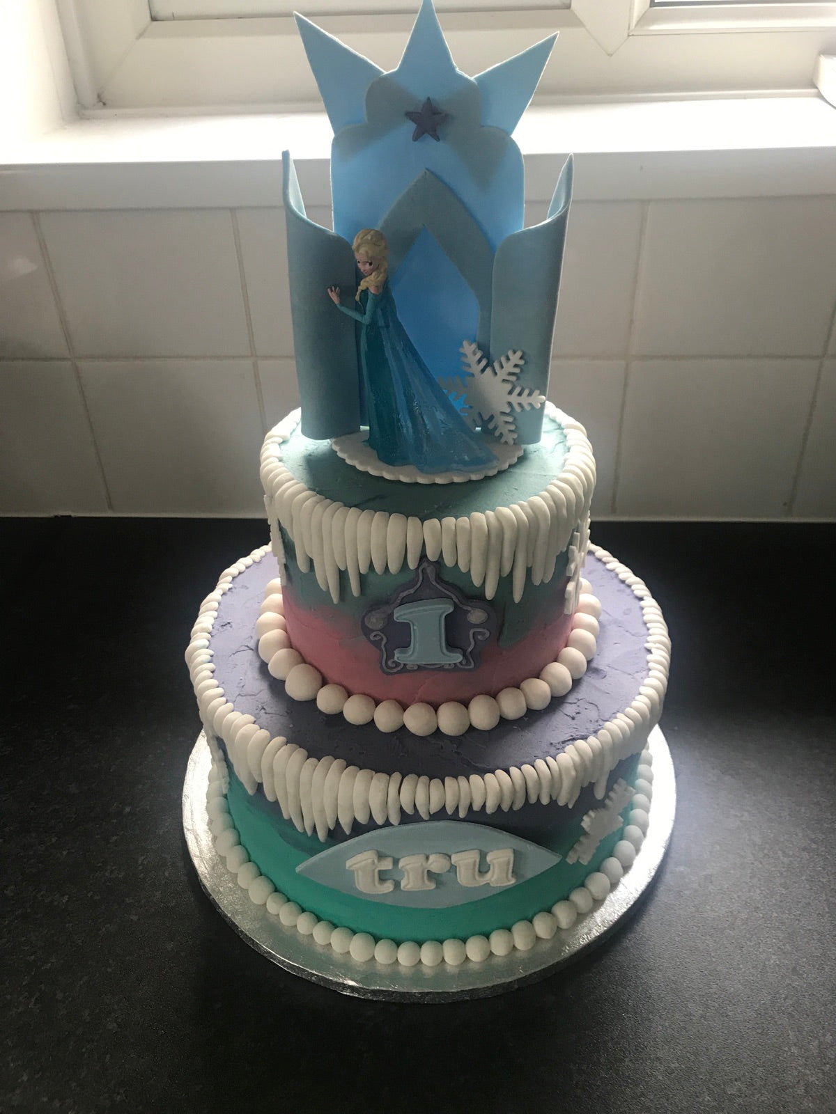 Decorated cupcake box by Dimple Boy Cupcakes