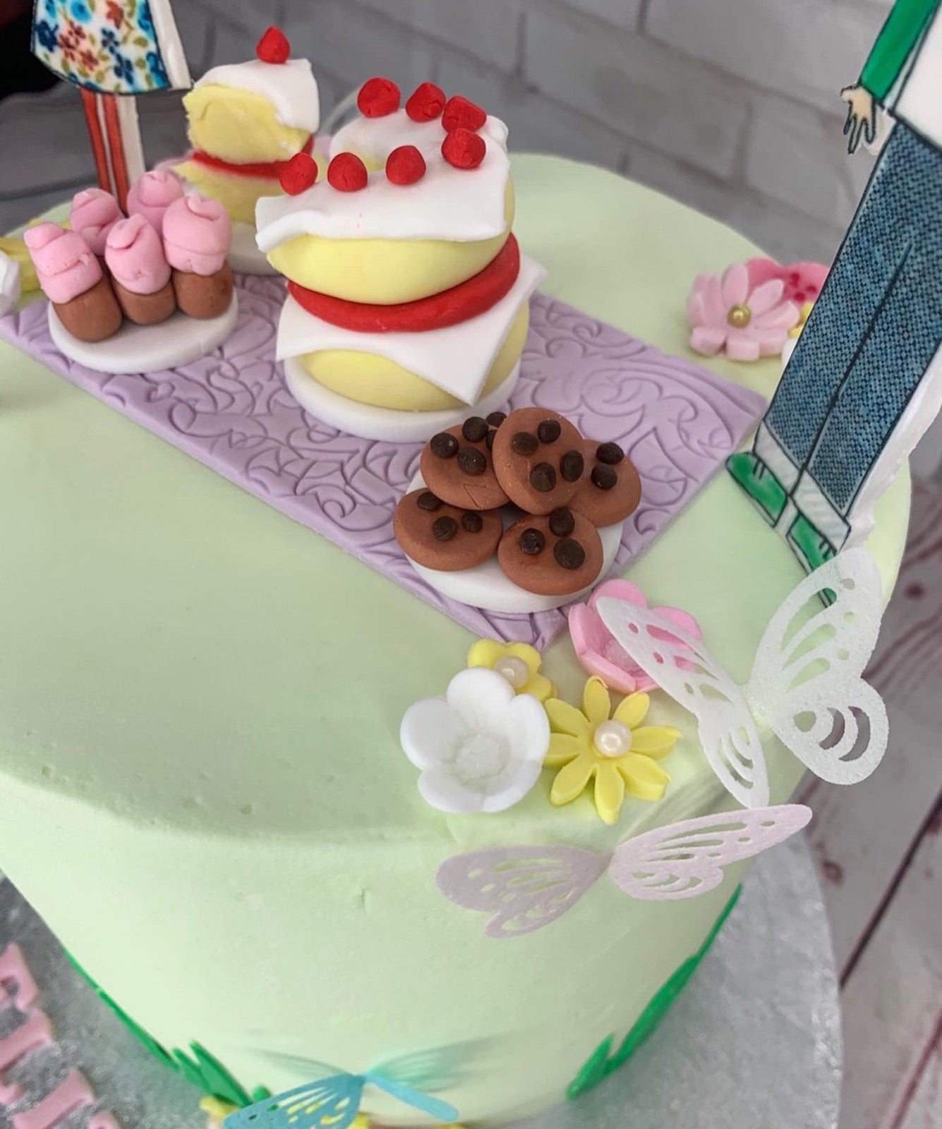 Bespoke cake and cupcake portfolio example