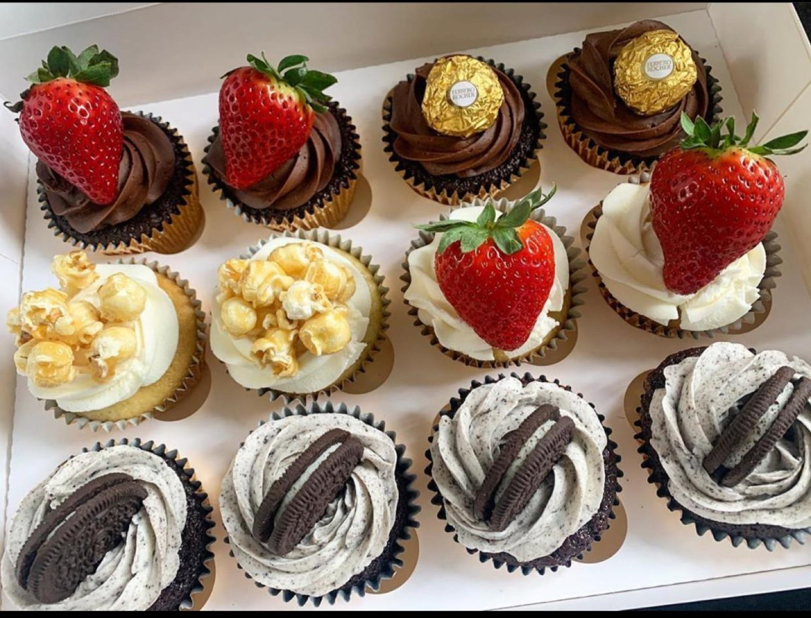 Sweet gift box and cupcake order inspiration