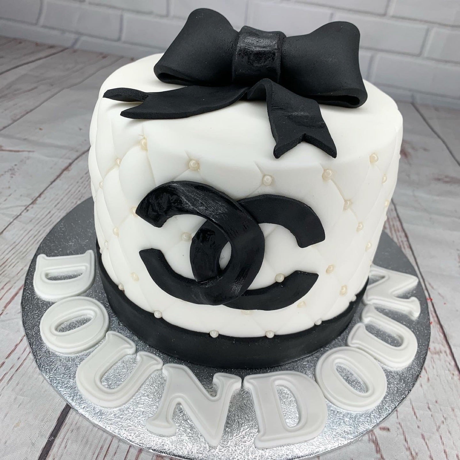 Sweet gift box and cupcake order inspiration