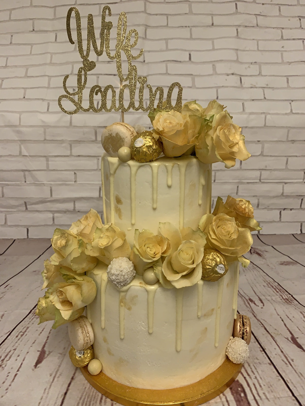 Sweet gift box and cupcake order inspiration